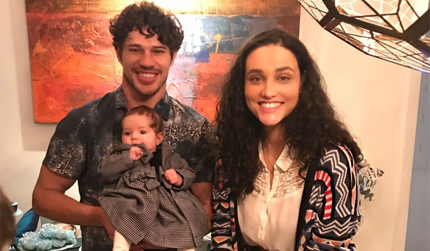 Dbora Nascimento e Jos Loreto celebram os 3 meses da filha 