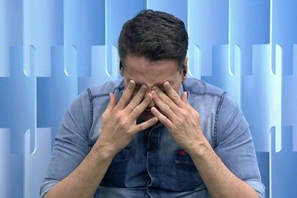 Leo Dias se despede chora ao vivo e fala sobre vcio em cocana