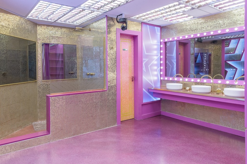 O banheiro da casa do BBB21 tem ares de um grande camarim com muitos espelhos e iluminao privilegiada Foto Fbio RochaGlobo