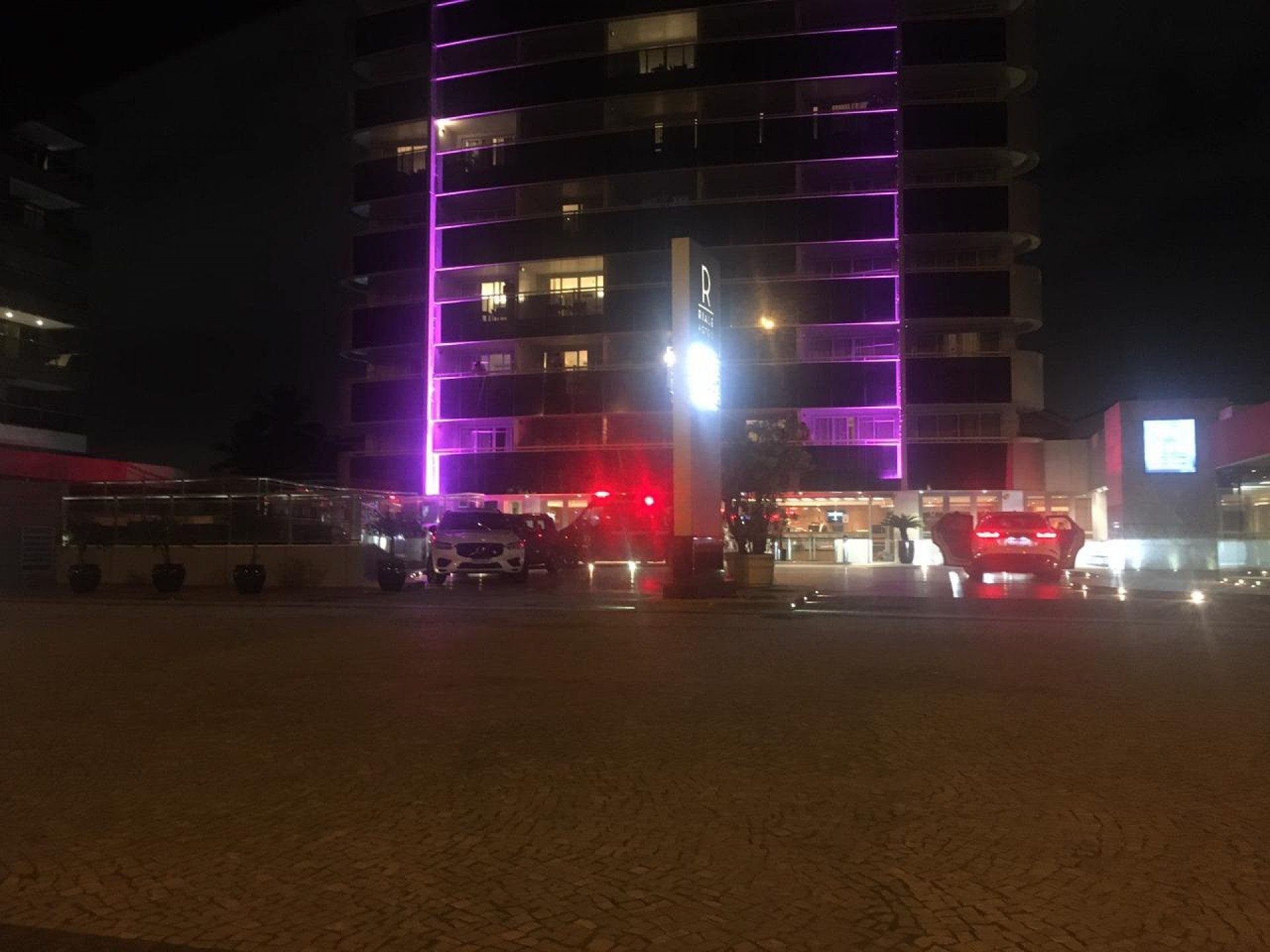 Ambulncia chega a hotel na Barra - Luciano Belford