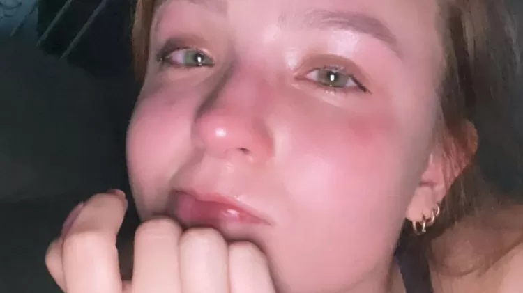 Larissa Manoela postou foto de si mesma chorando ao ser questionada sobre sofrer por amor - ReproduoInstagram - ReproduoInstagram