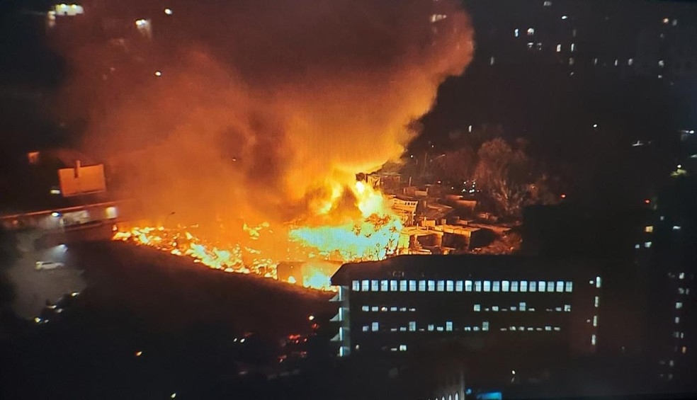 Incndio atinge comunidade do Boi Malhado na Zona Norte da capital paulista Foto TV Globo