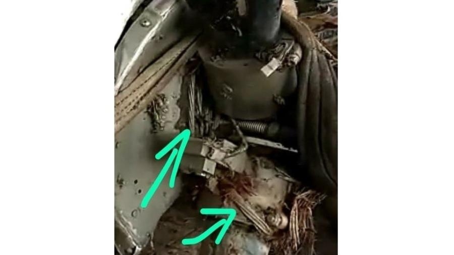 No motor do avio estava enrolada uma cerca de arame Em uma das hlices foi encontrado um cabo de fios - ReproduoRedes sociais