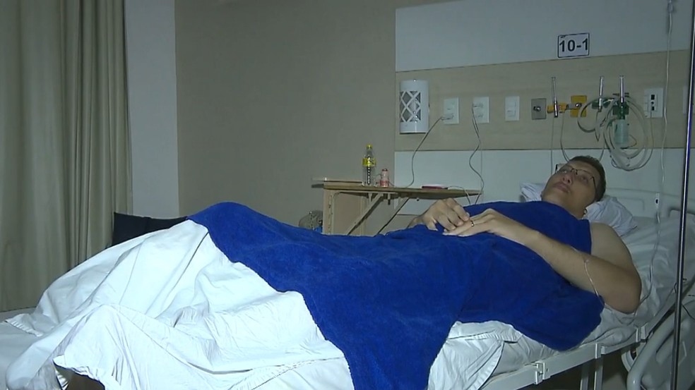 Nino durante recuperao aps a amputao da perna em Campina Grande Foto ReproduoTV Paraba