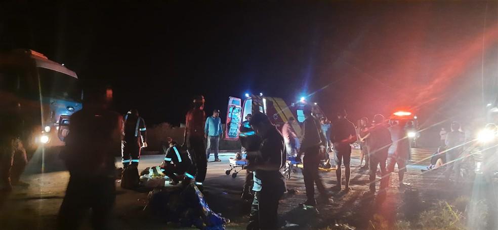 Acidente na BR-020 deixa mortos e feridos na Bahia Foto DivulgaoCorpo de Bombeiros