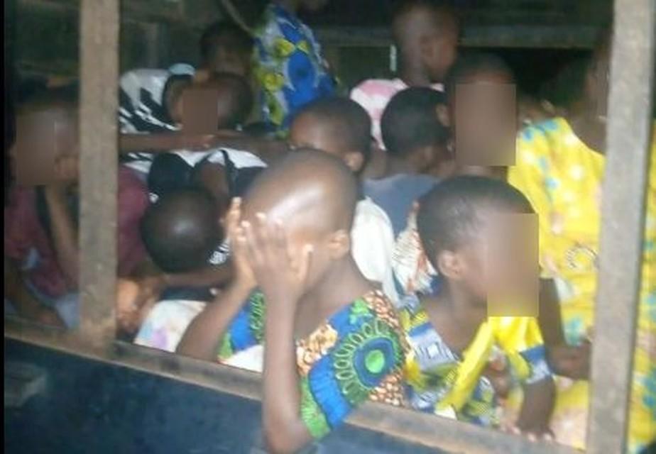 Polcia resgata 77 pessoas presas por pastor em igreja para esperar vinda de Jesus na Nigria
