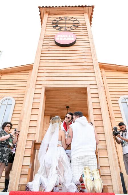 Viih Tube e Eliezer apostam em looks descolados para casamento no Rock in Rio