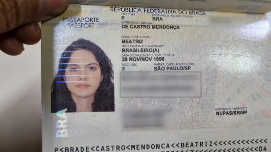 Passaporte de Beatriz encontrado no apartamento a vtima foi achada morta no banheiro do imvel